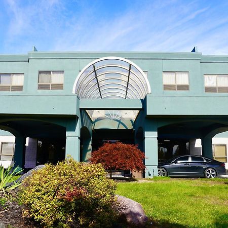 American Inn & Suites Уотърфорд Екстериор снимка