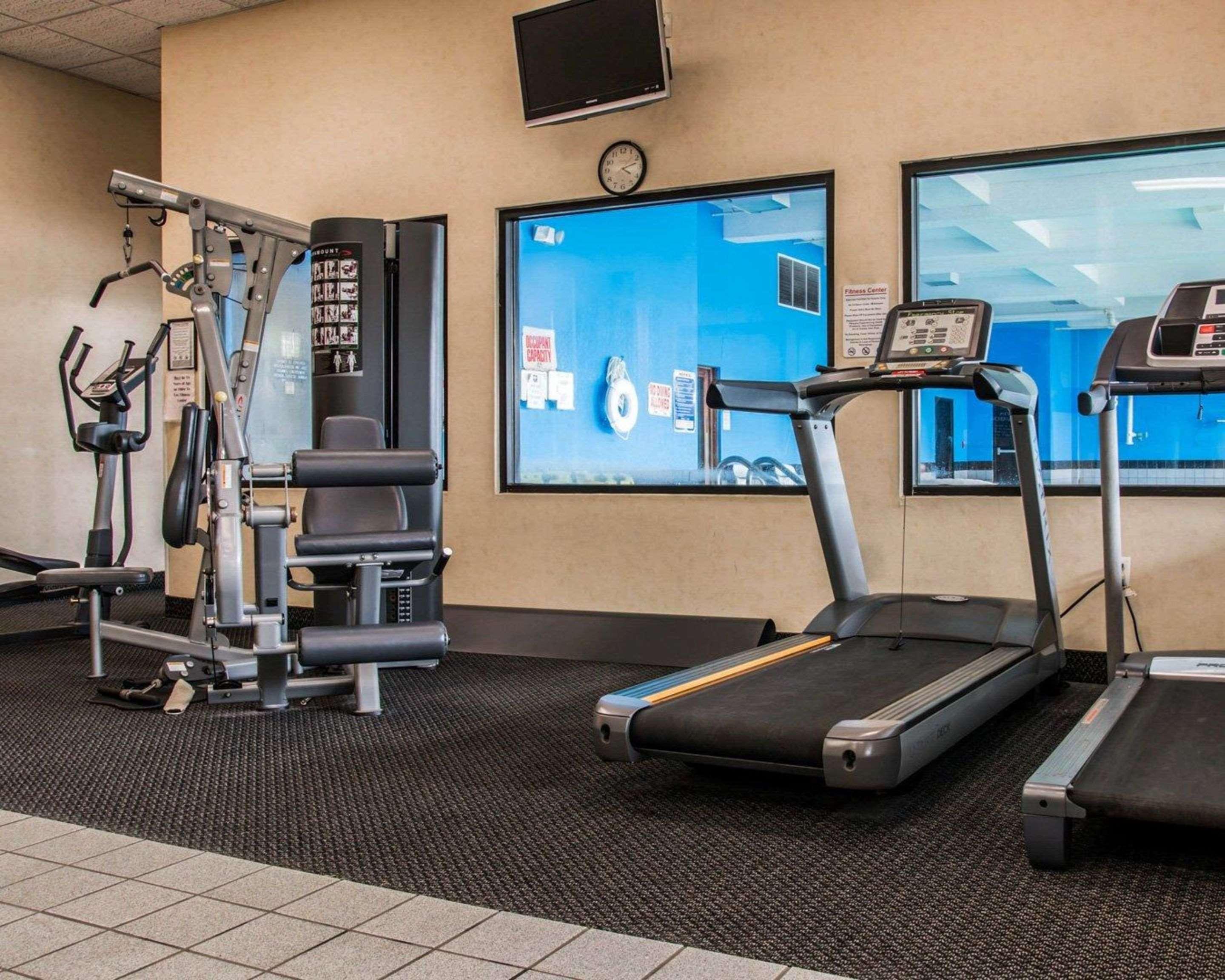 American Inn & Suites Уотърфорд Екстериор снимка