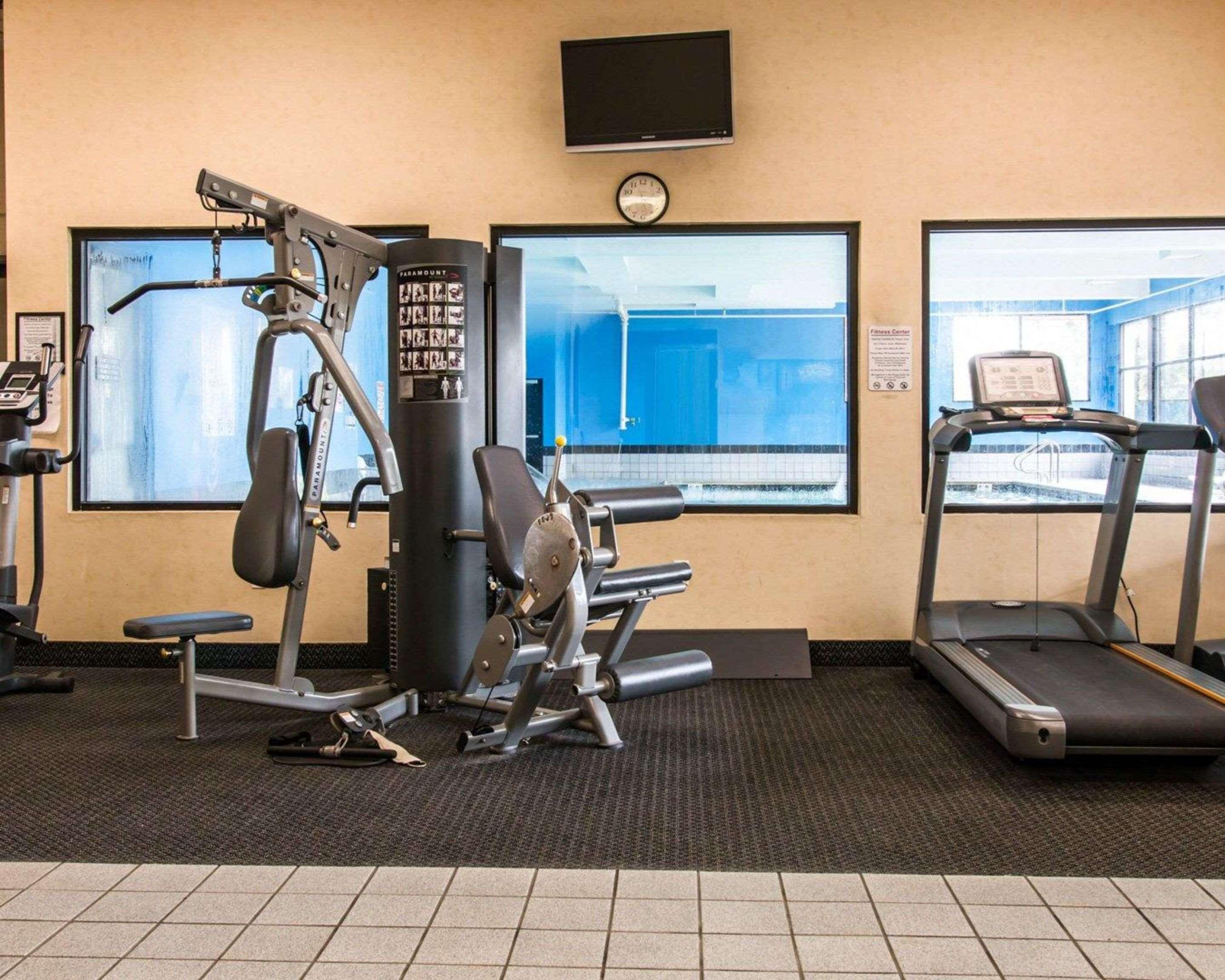 American Inn & Suites Уотърфорд Екстериор снимка