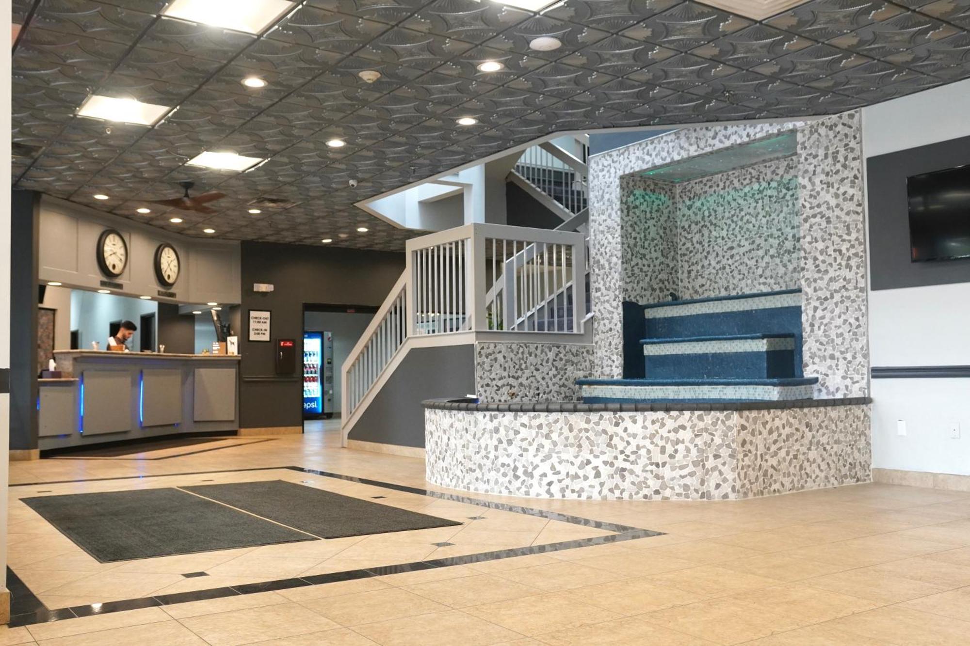 American Inn & Suites Уотърфорд Екстериор снимка
