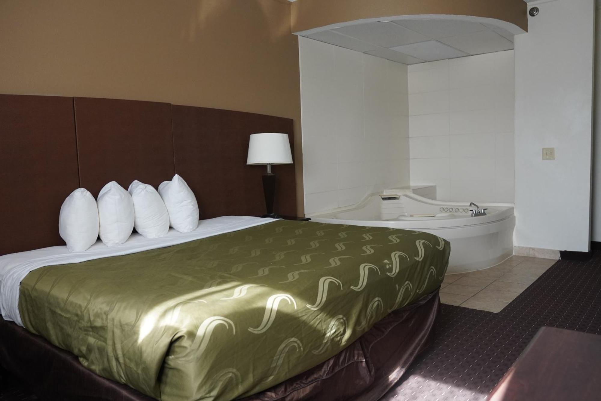 American Inn & Suites Уотърфорд Екстериор снимка