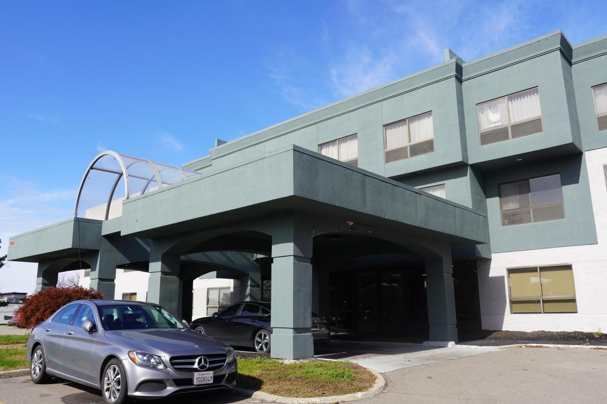 American Inn & Suites Уотърфорд Екстериор снимка