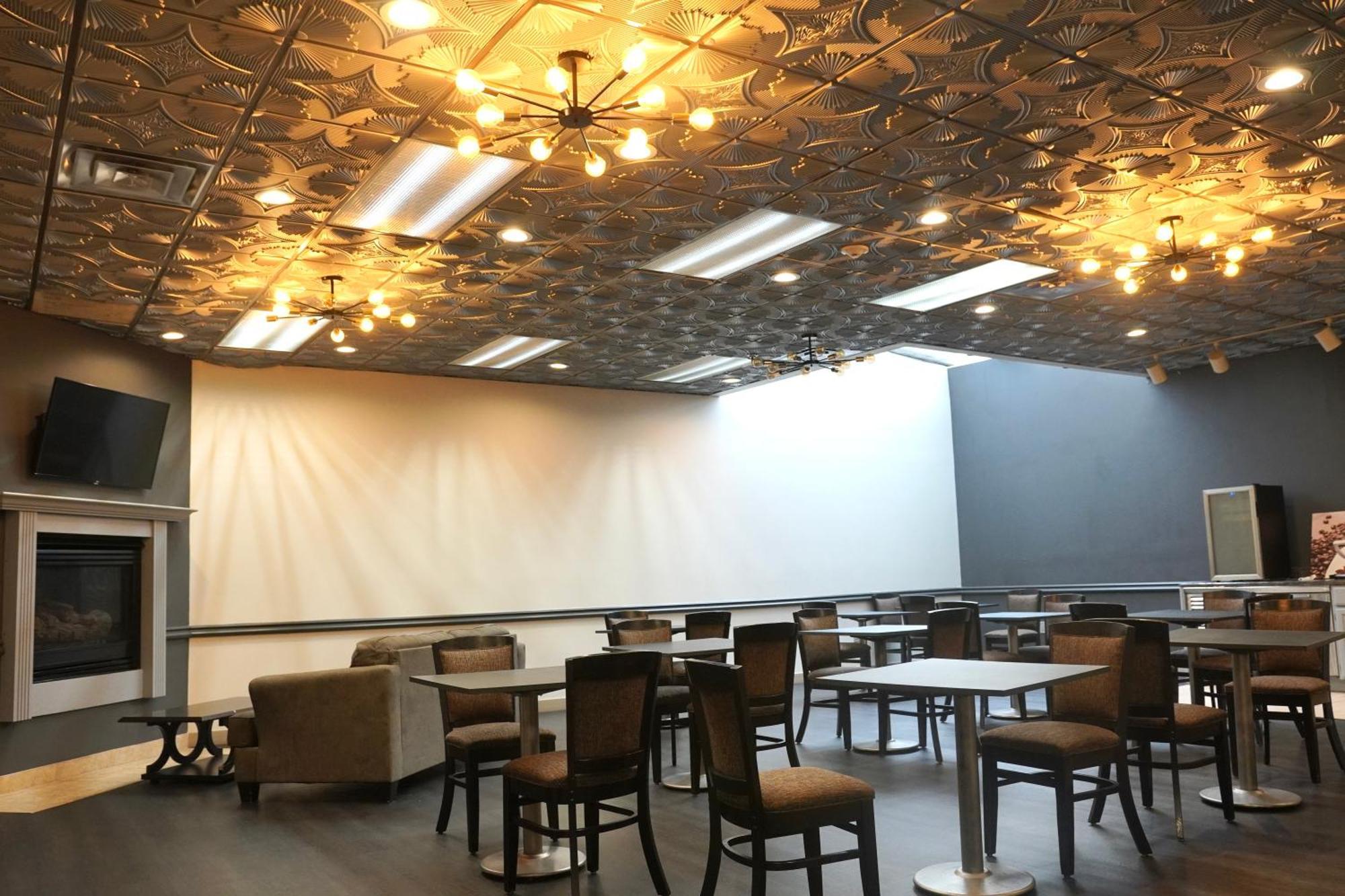 American Inn & Suites Уотърфорд Екстериор снимка