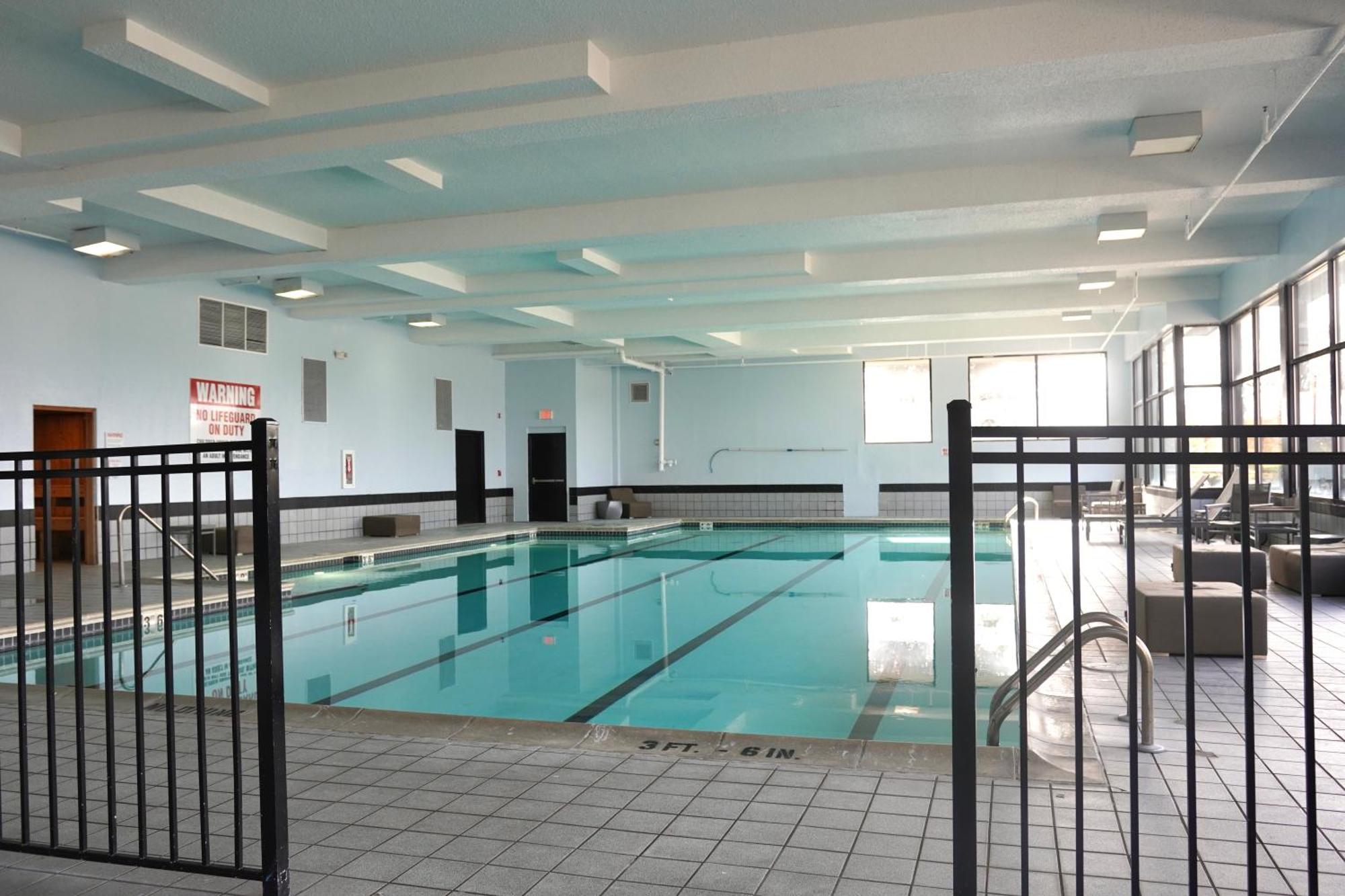 American Inn & Suites Уотърфорд Екстериор снимка