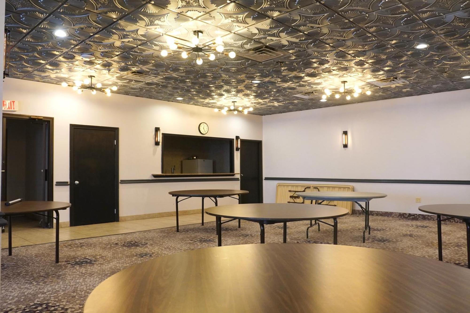 American Inn & Suites Уотърфорд Екстериор снимка