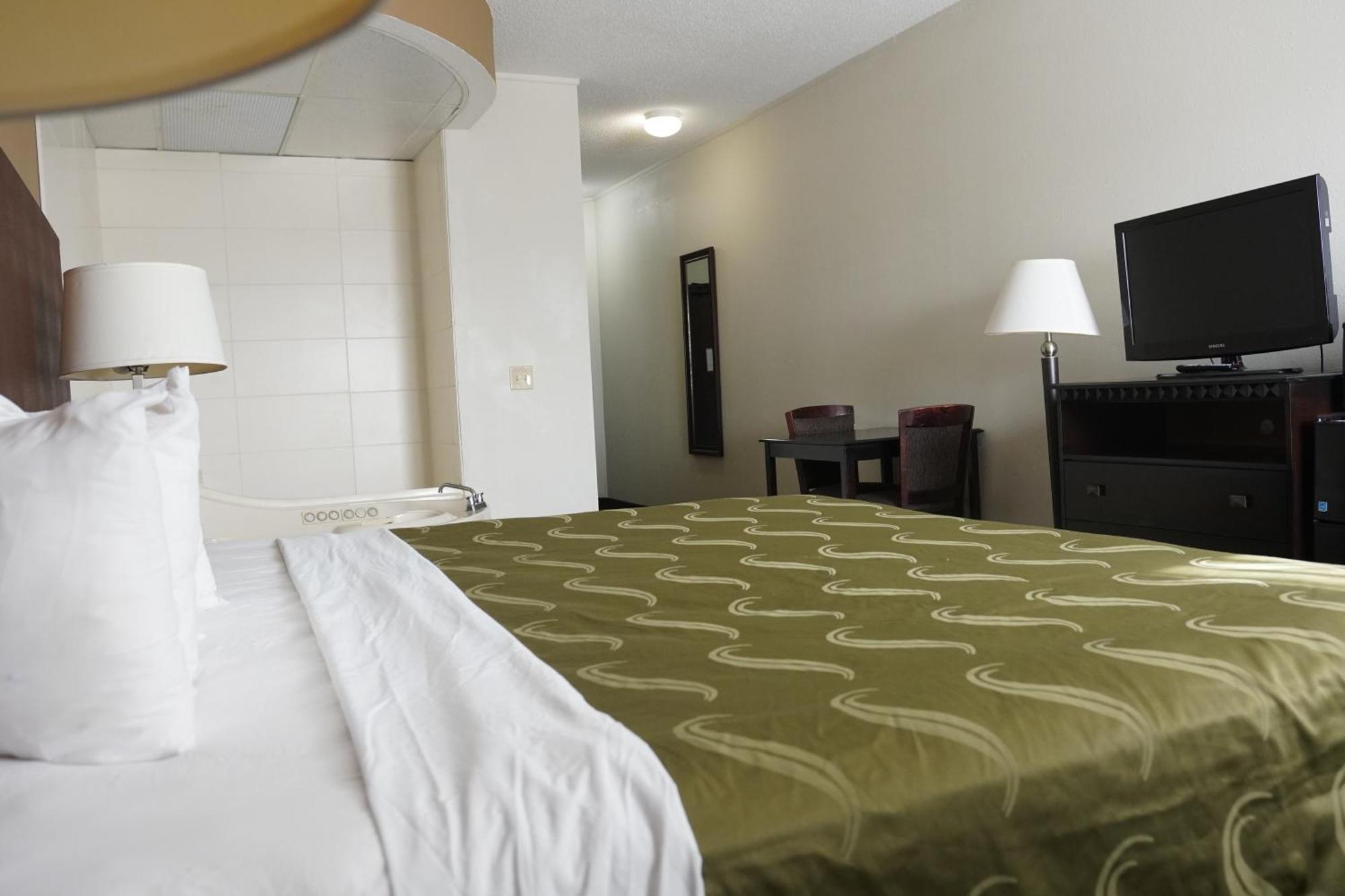 American Inn & Suites Уотърфорд Екстериор снимка
