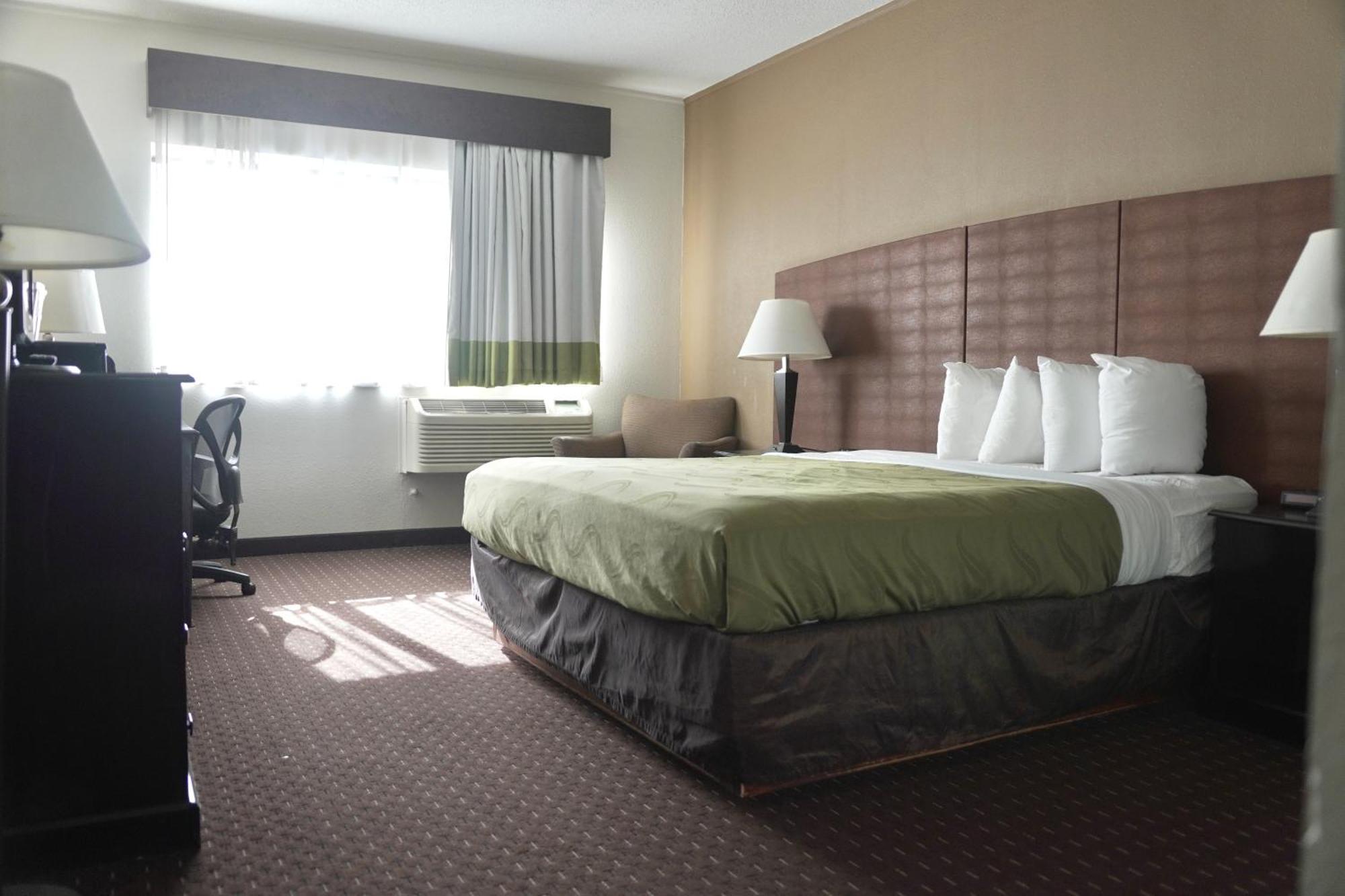 American Inn & Suites Уотърфорд Стая снимка
