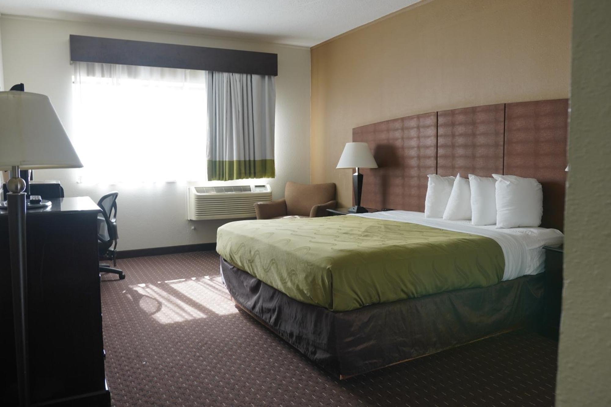 American Inn & Suites Уотърфорд Стая снимка