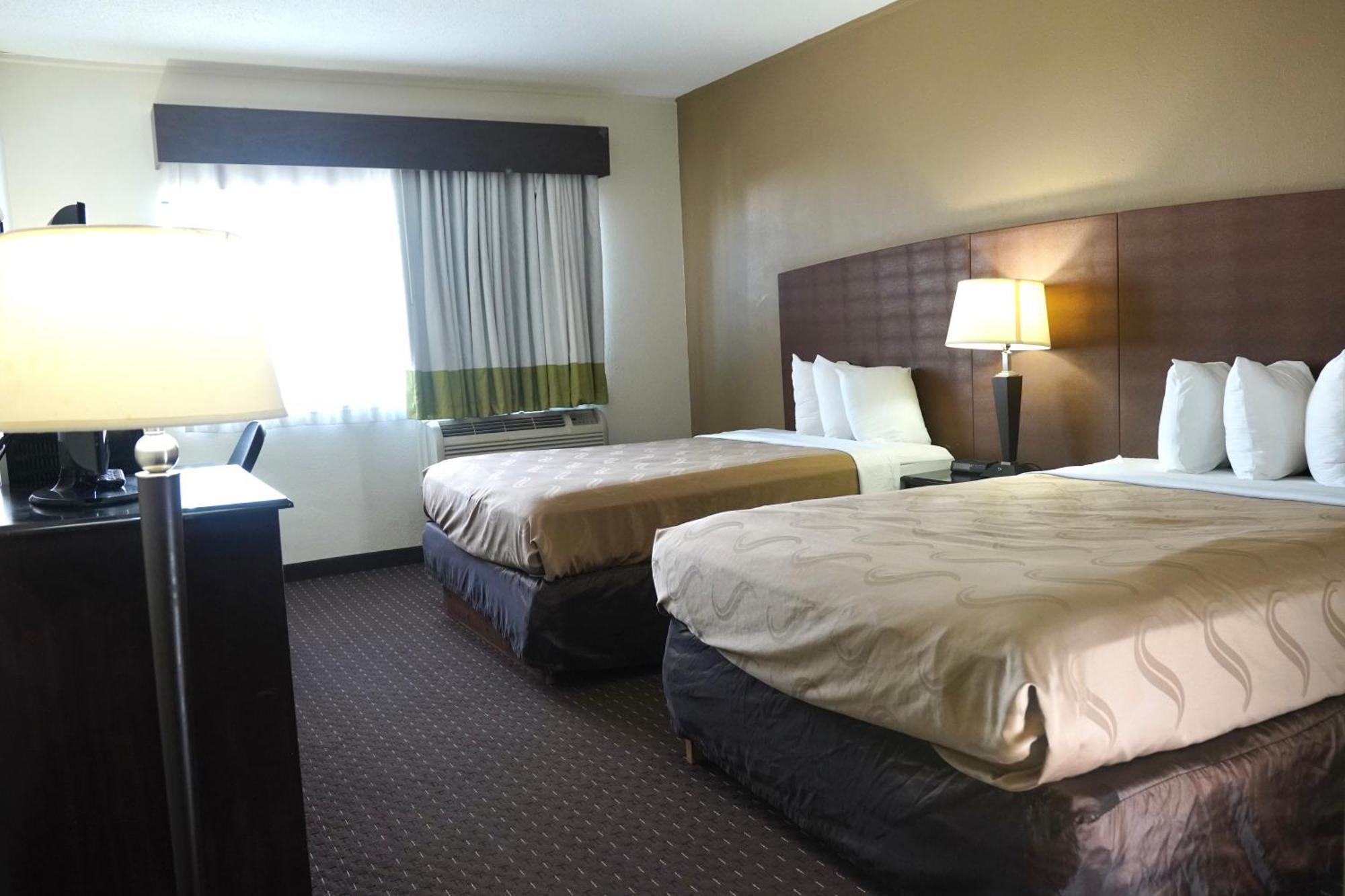 American Inn & Suites Уотърфорд Стая снимка