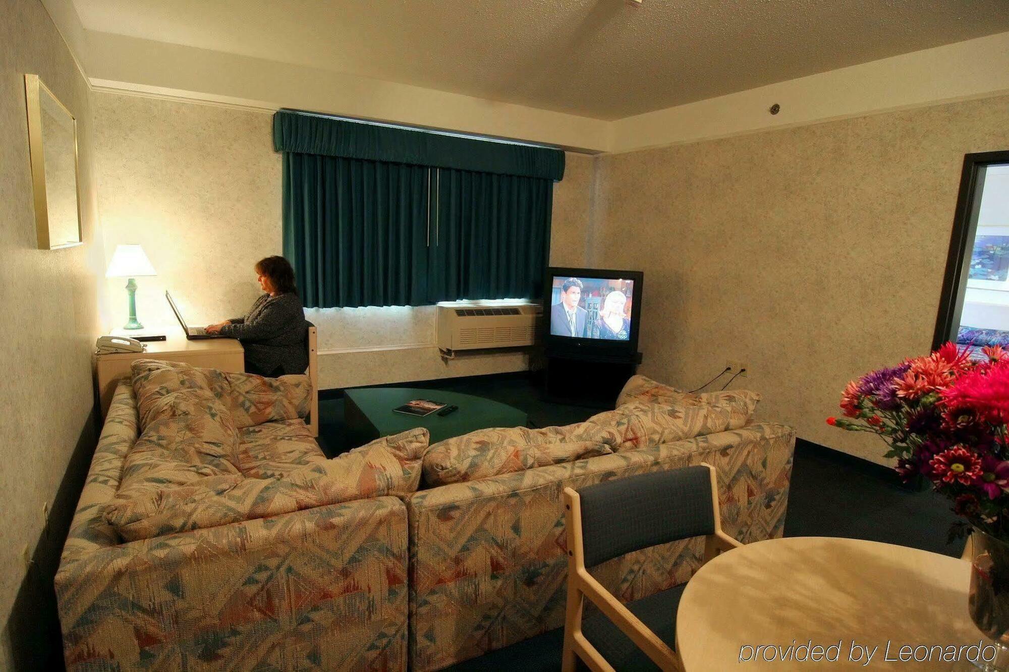 American Inn & Suites Уотърфорд Екстериор снимка