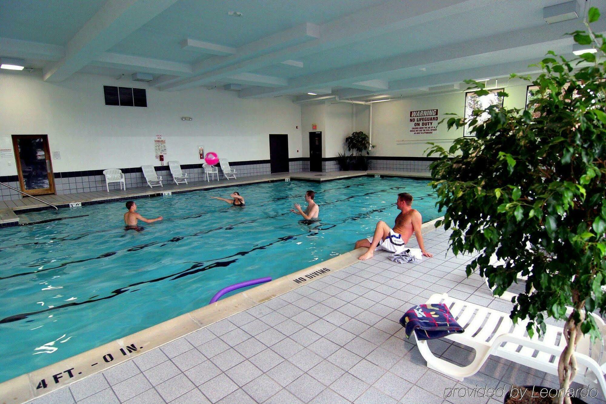American Inn & Suites Уотърфорд Екстериор снимка